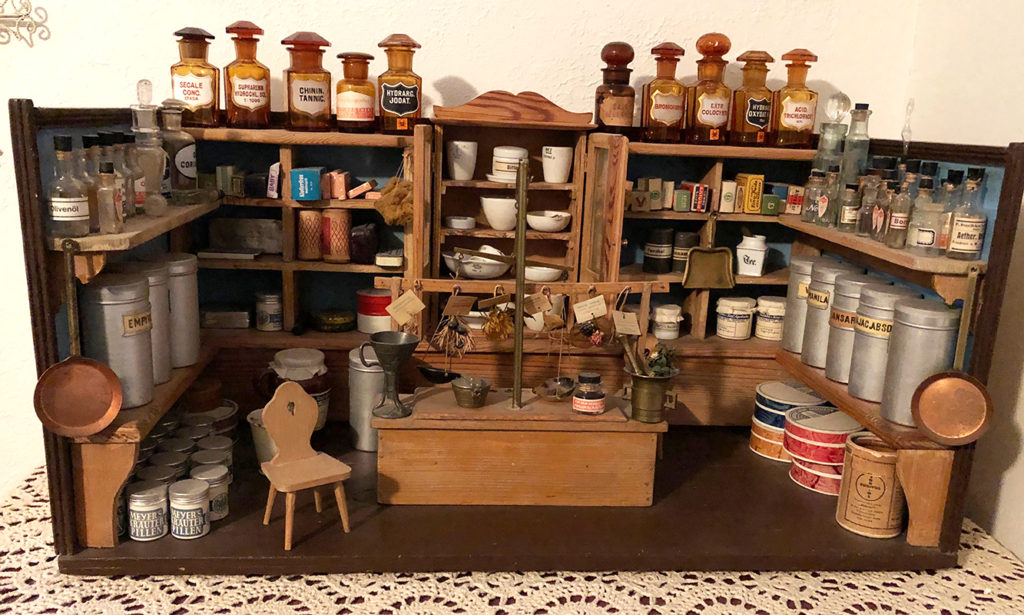 Meet the Vendor: Nola Heidbreder - The Hill Antique Market